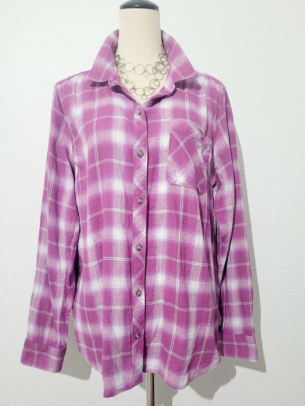 Eddie Bauer Women’s Size XL Pink Plaid Flannel Shirt 100% Cotton Button Front - Picture 2 of 11